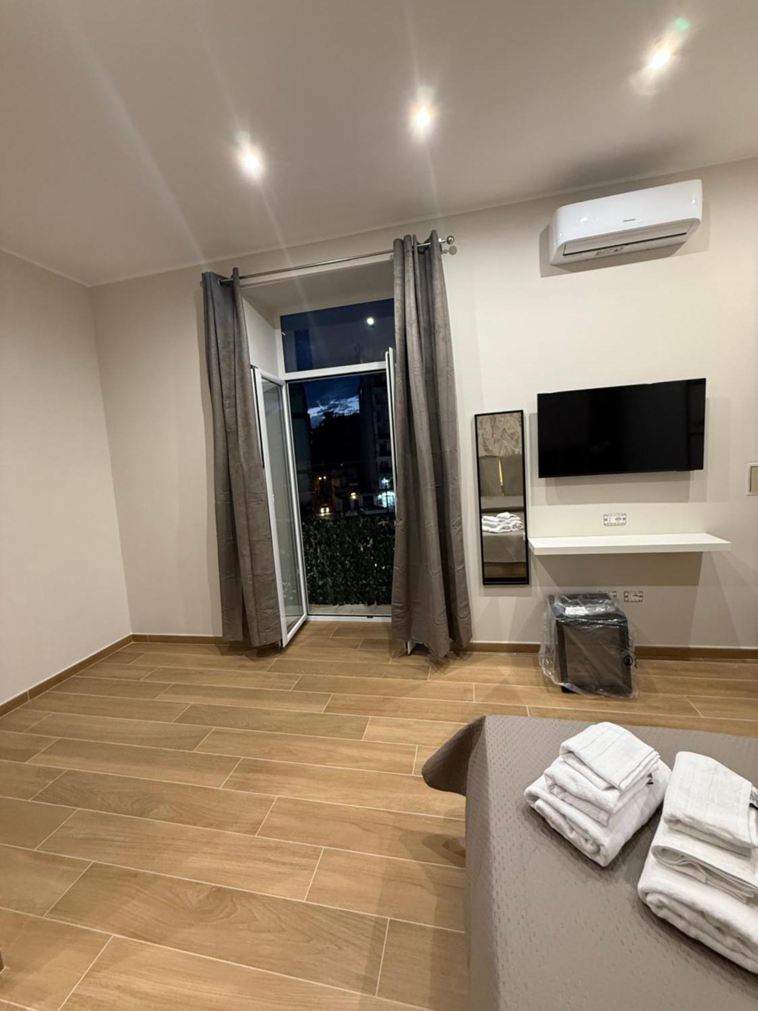 Il Regno Di Napoli Hotel Luaran gambar