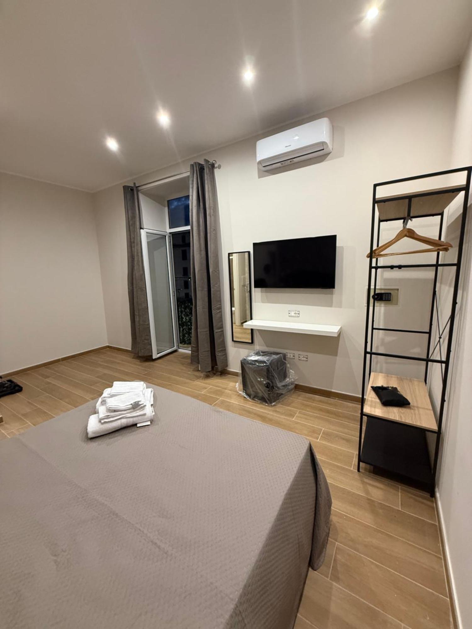 Il Regno Di Napoli Hotel Luaran gambar