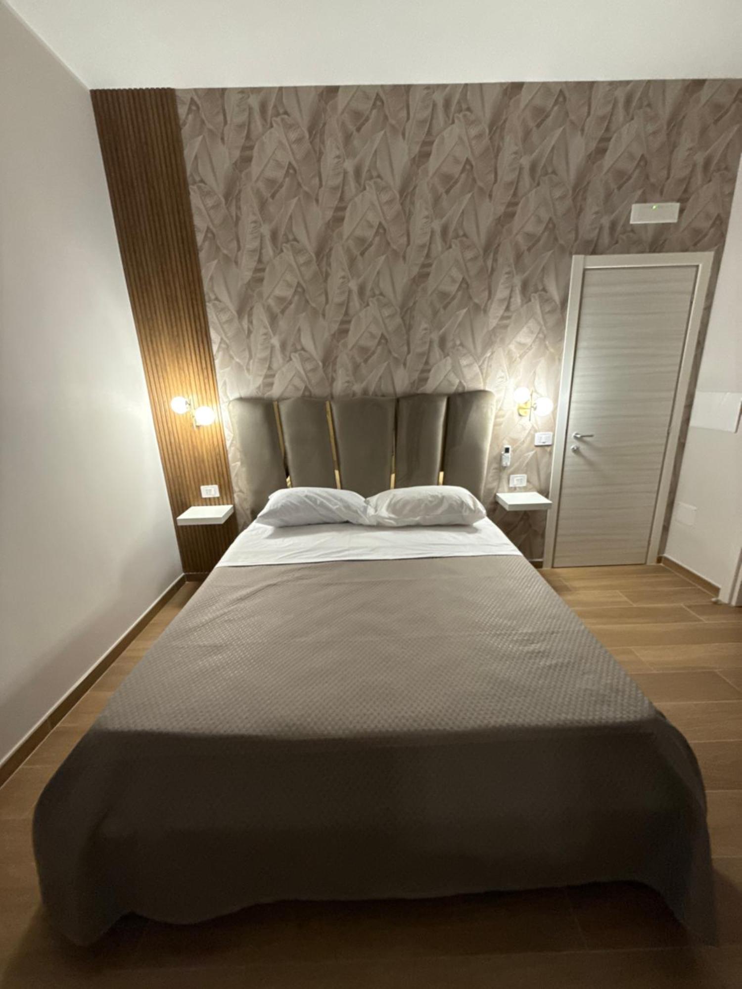 Il Regno Di Napoli Hotel Luaran gambar