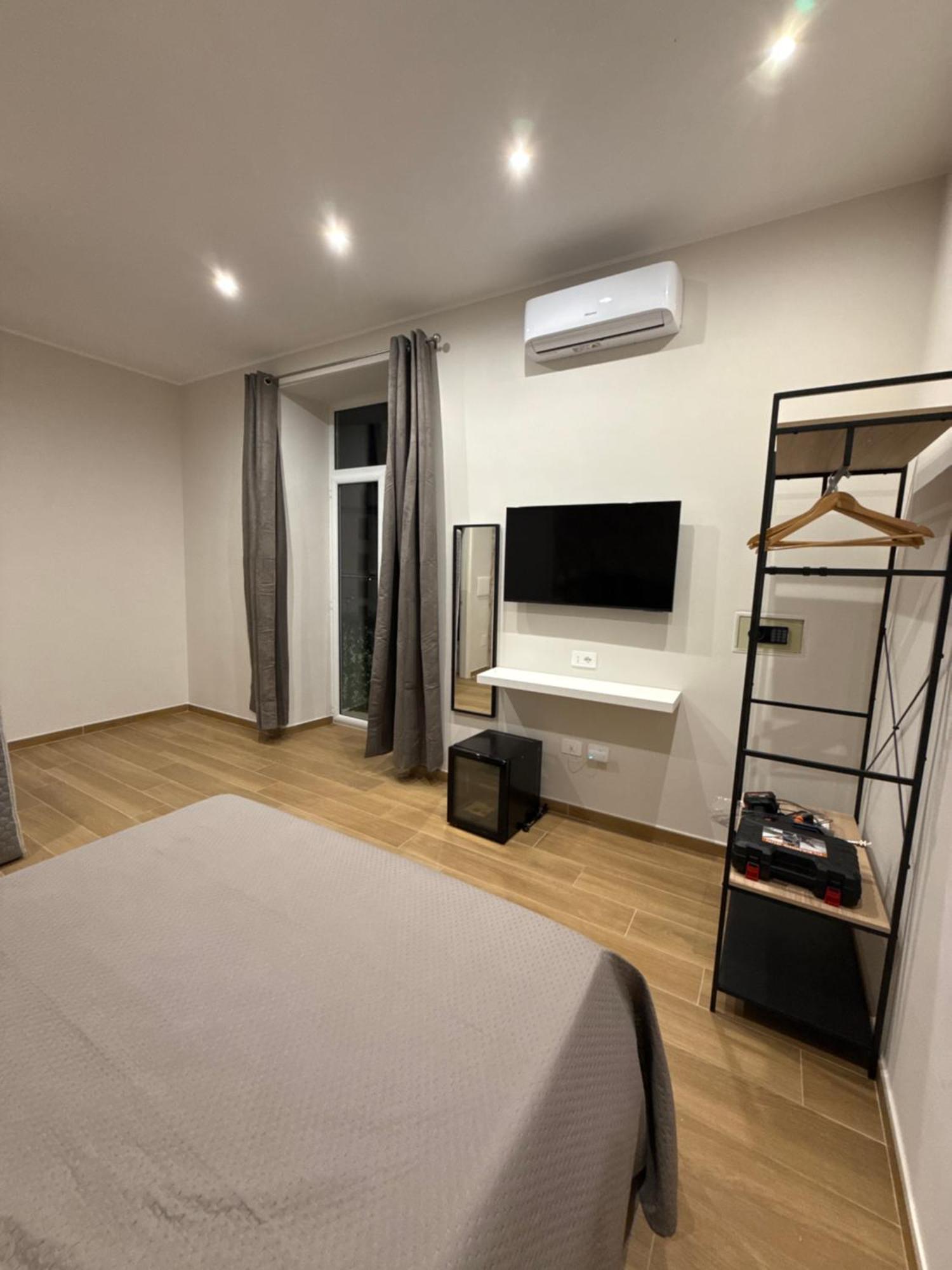 Il Regno Di Napoli Hotel Luaran gambar