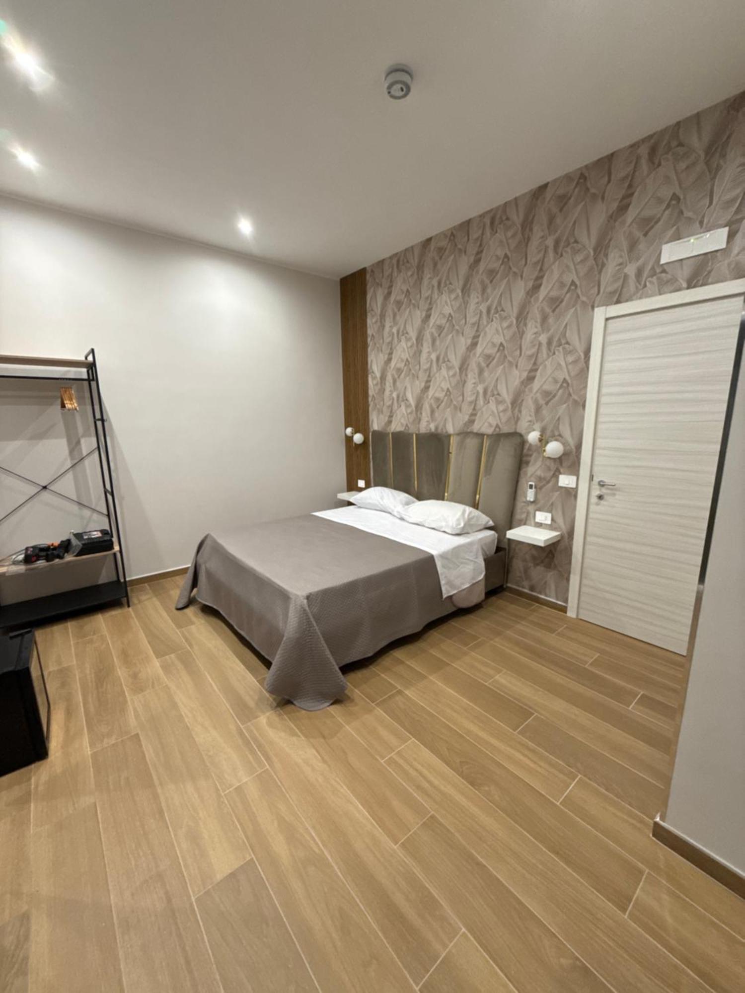 Il Regno Di Napoli Hotel Luaran gambar