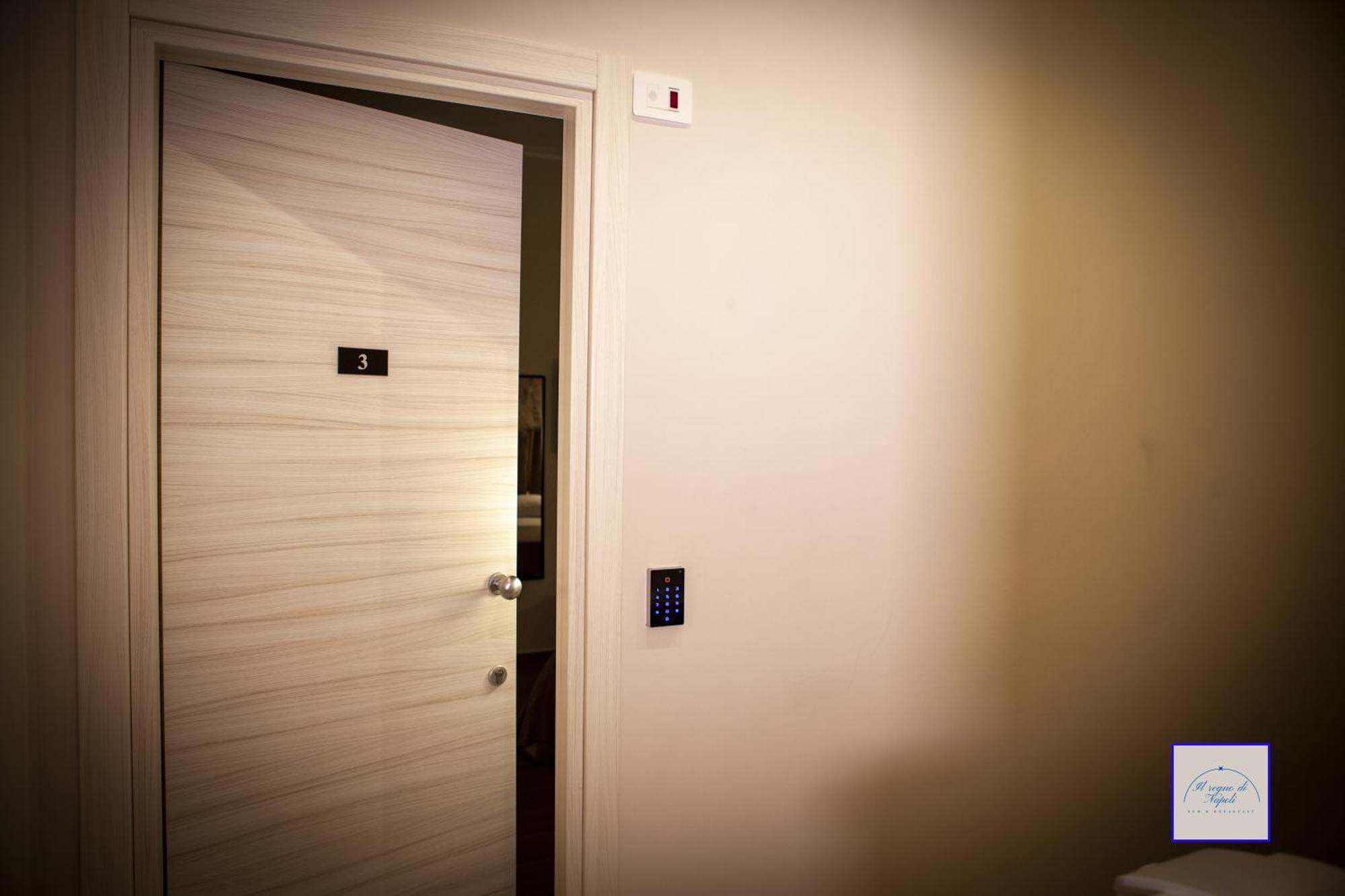 Il Regno Di Napoli Hotel Luaran gambar