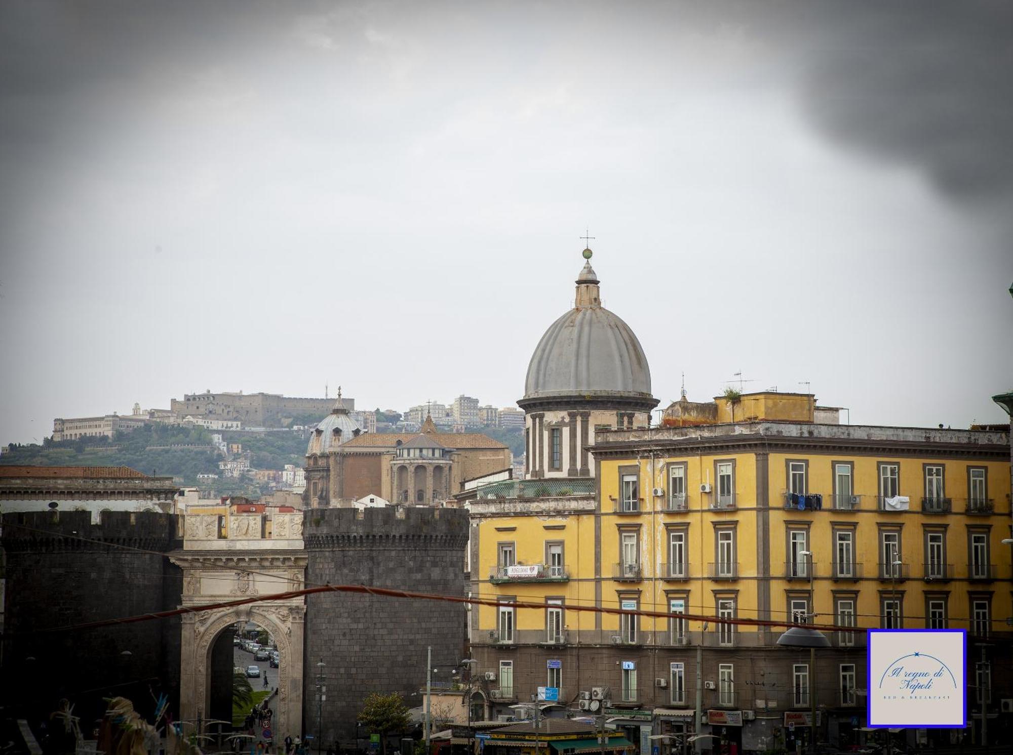 Il Regno Di Napoli Hotel Luaran gambar